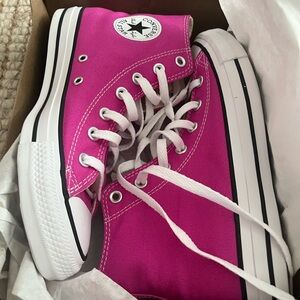 Title
RARE NEW With Box Chuck Taylor Active Fuchsia Unisex
6mens 8womens